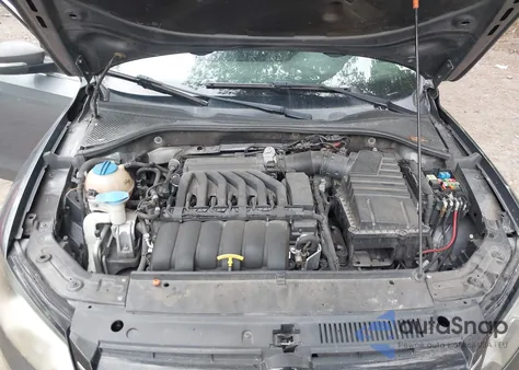 2013 Volkswagen Passat 3.6L V6 Se z USA, uszkodzony, nr VIN 1VWBM7A32DC010044